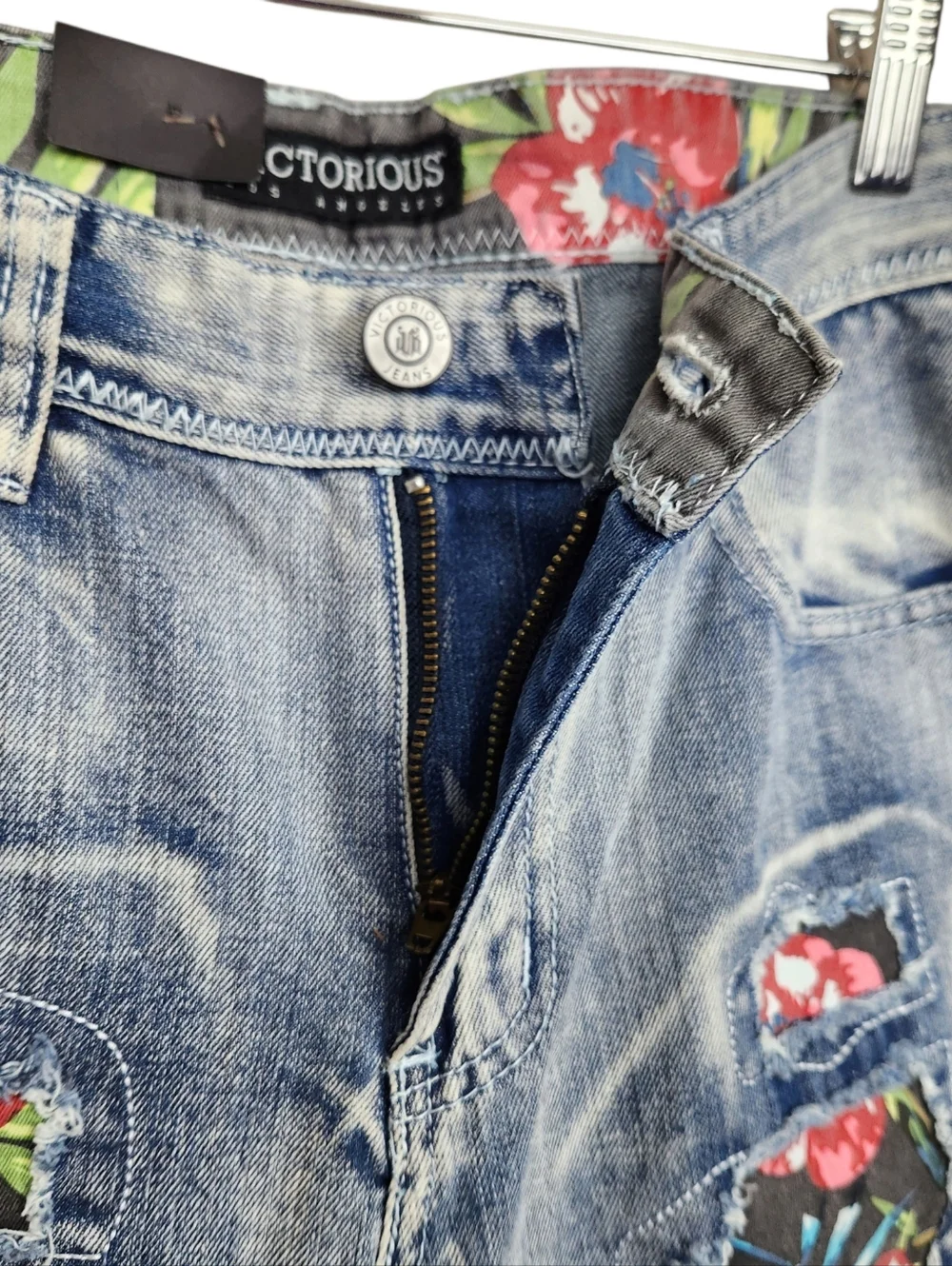 Victorious NWT DL196 Floral Patch Distressed Denim Blue Jeans Mens Size 32 x 32